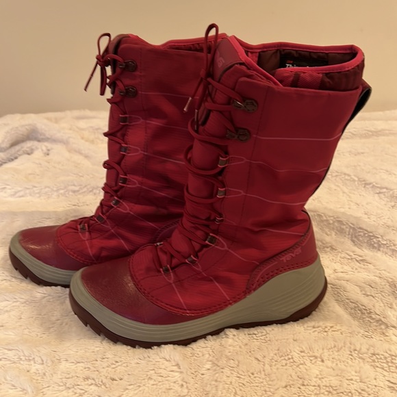 Teva boots with wearable inner liner size 6 - Picture 3 of 13